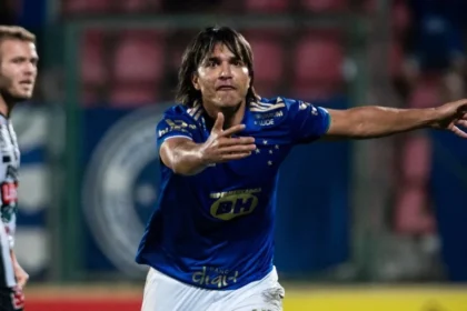 Ídolo do cruzeiro, marcelo moreno choca fãs e anuncia volta