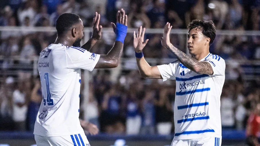 Cruzeiro vence urt por 2 a 1 com gols de