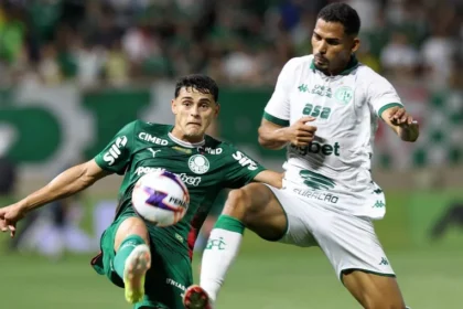 Palmeiras tropeça em casa, mas escapa de clássico contra santos