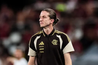 Filipe luís se irrita e defende emerson royal de vaias