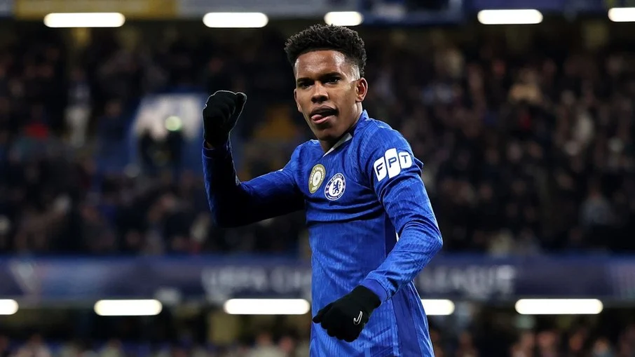 Estêvão brilha no chelsea, alcança marca histórica de gols em