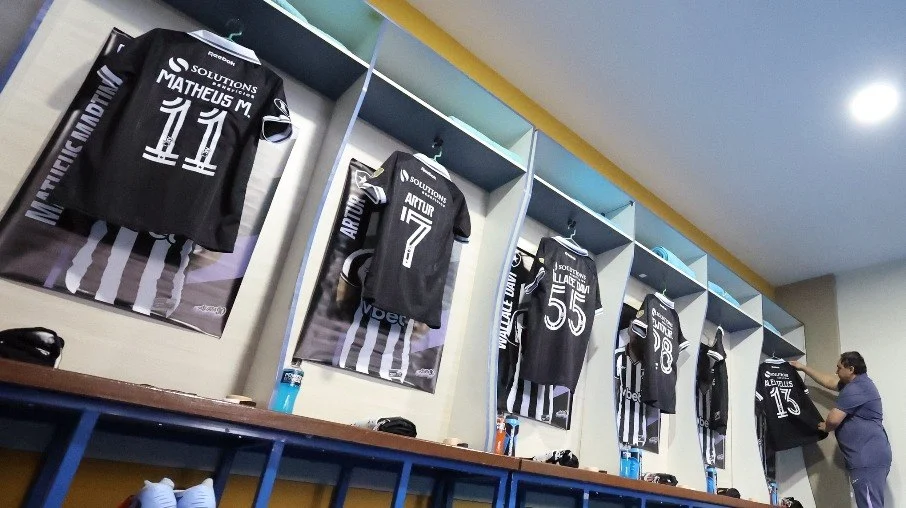 Botafogo adota tática inovadora sem camisa 9 para desafiar altitude