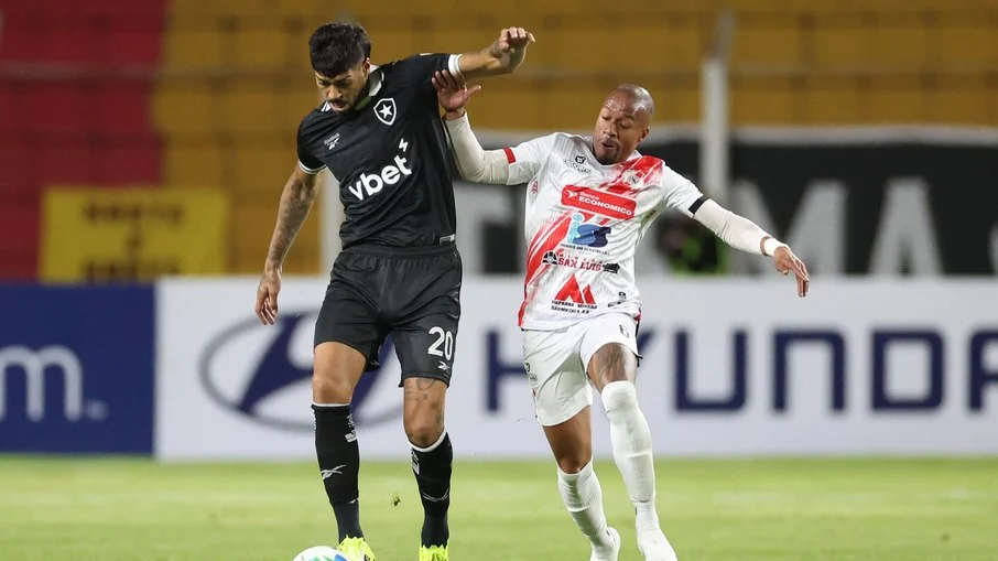 Altitude de 4. 090m castiga botafogo: glorioso perde para nacional potosí
