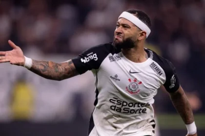 Memphis depay expressa forte desejo de renovar com corinthians e