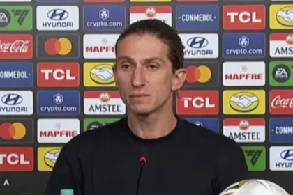 Filipe luís causa revolta na torcida do flamengo após posicionamento