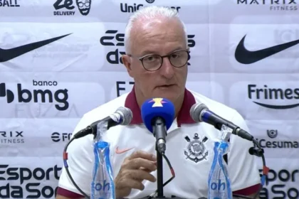 Dorival júnior faz alerta drástico sobre excesso de estrangeiros no