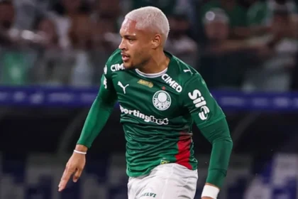 Vitor roque brilha com dois gols e palmeiras abre 2