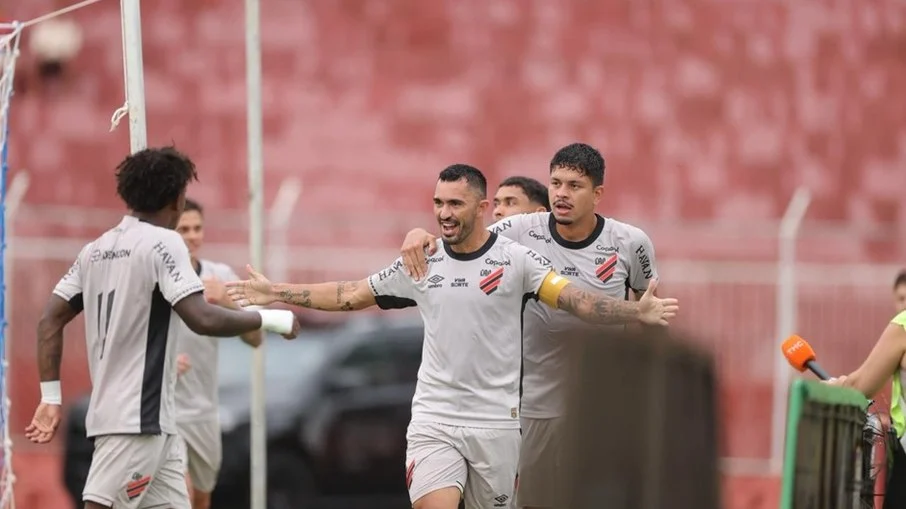 Athletico pr libera volante raul, ex vasco, para acertar com novo clube
