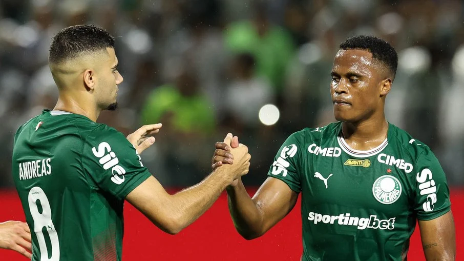 Brasileirão: palmeiras, líder isolado, recebe fluminense com reencontro de jhon