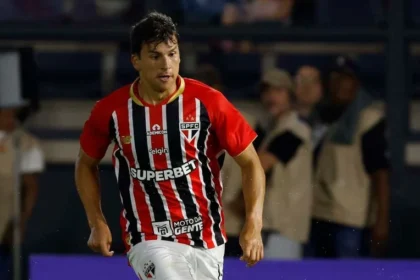 São paulo vence coritiba fora de casa, assume liderança provisória