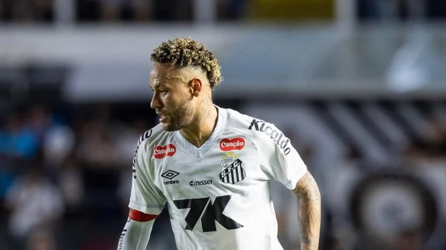 Neymar retorna de lesão, explode contra volante do vasco e