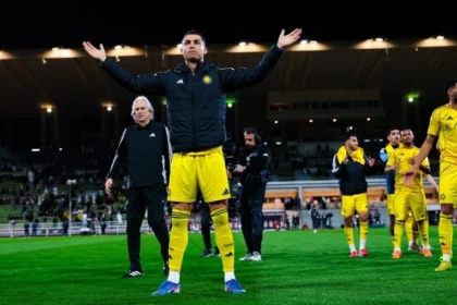 Cristiano ronaldo persegue o milésimo gol em jogo crucial do