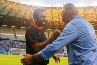 Danilo, campeão mundial pelo corinthians, reencontra tite em duelo épico