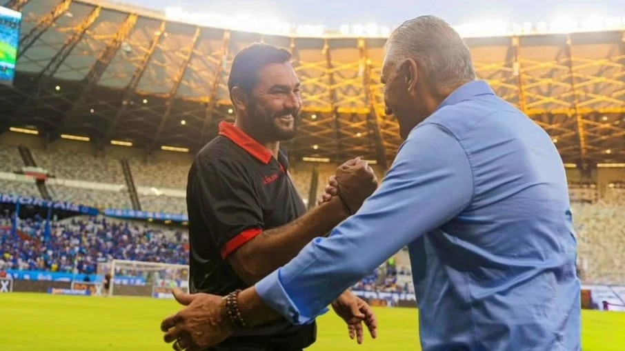 Danilo, campeão mundial pelo corinthians, reencontra tite em duelo épico
