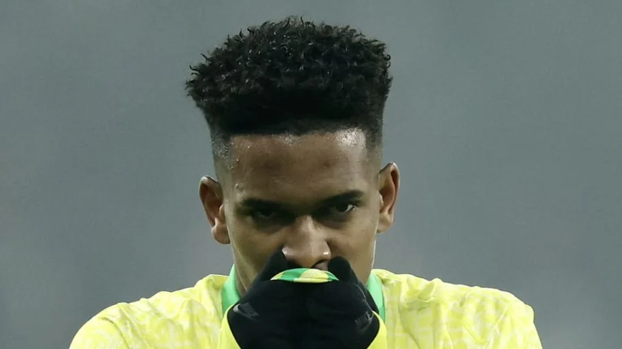 Astro brasileiro estêvão deixa o chelsea e retorna ao brasil