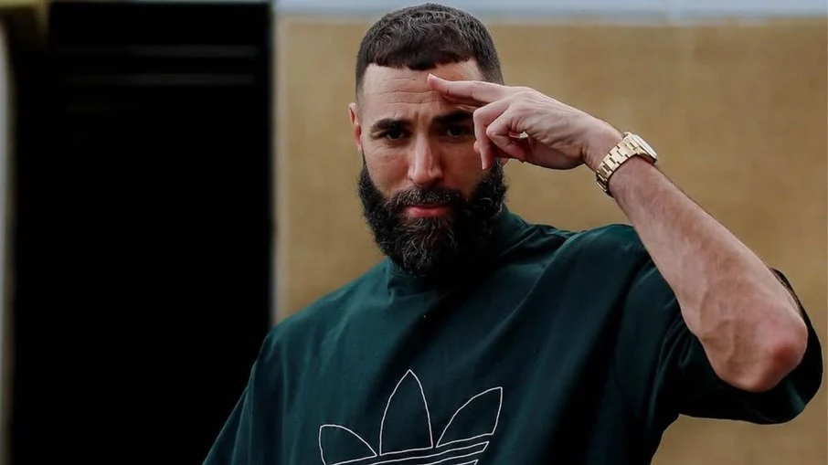 Crise no futebol saudita: benzema troca al ittihad por al hilal e