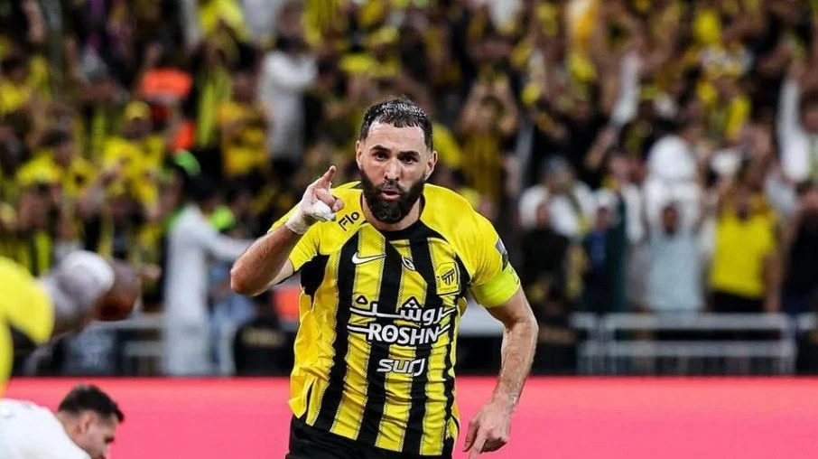 Reviravolta no futebol saudita: karim benzema assina com o al hilal