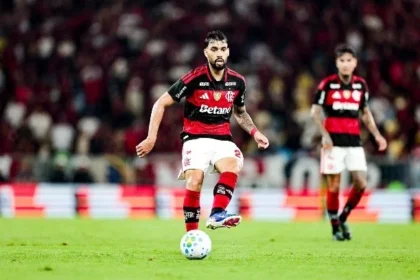 Amarelo relâmpago e erro fatal marcam reestreia frustrante de lucas