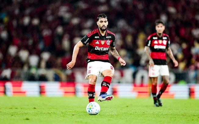 Amarelo relâmpago e erro fatal marcam reestreia frustrante de lucas