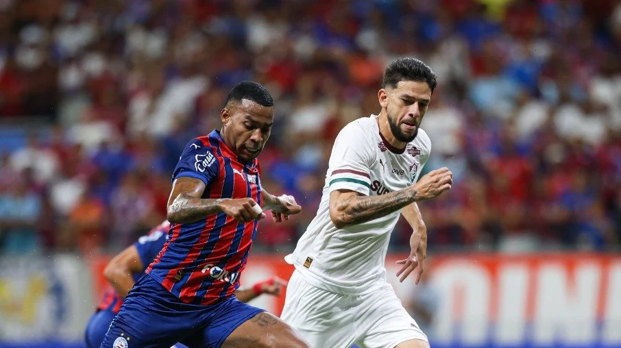 Bahia e fluminense empatam em duelo de tempos opostos e