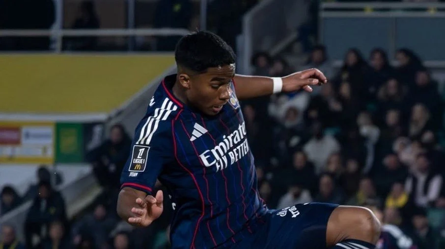 Endrick é ‘expulso duas vezes’ em vitória do lyon após