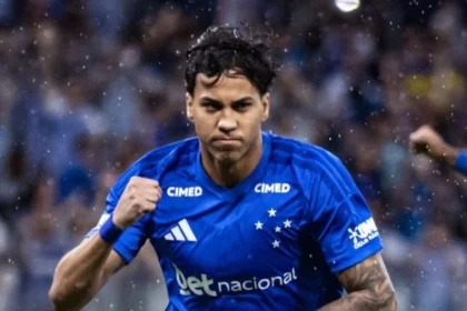 Kaio jorge decisivo: atacante do cruzeiro alivia pressão sobre tite