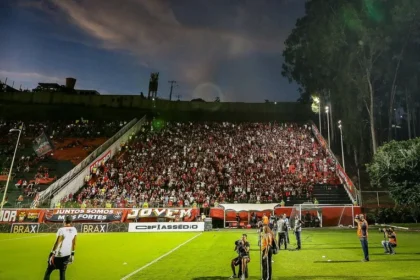 Flamengo quebra jejum no barradão: pulgar marca golaço e abre