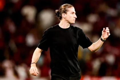 “soubemos sofrer”: filipe luís avalia vitória suada do flamengo no