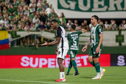 Corinthians e chapecoense empatam em jogo de poucas emoções