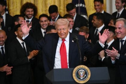 Trump declara palmeiras o ‘melhor time brasileiro’ ao receber messi