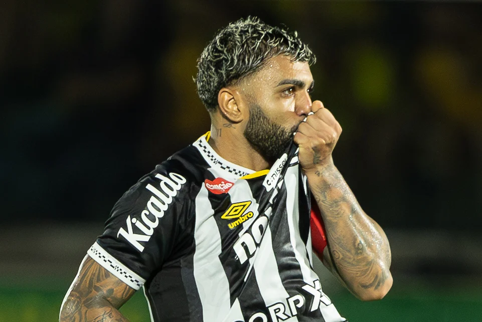 Gabriel barbosa salva o santos em empate eletrizante com o