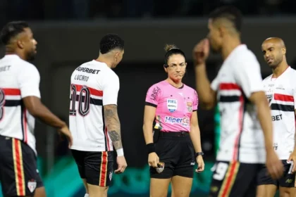 Bastidores do choque rei: dublador revela falas da árbitra daiane muniz