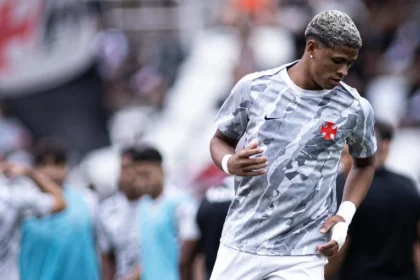 Cauan barros, volante do vasco, pede desculpas à torcida e