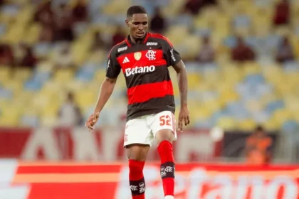 Torcida organizada do flamengo barra entrada de mulheres em festa