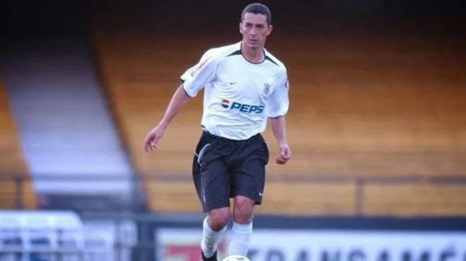 Ex jogador piá, ídolo da ponte preta e com passagens por