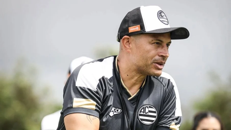 Lembra dele? Alex, ídolo de cruzeiro e palmeiras, estreia como