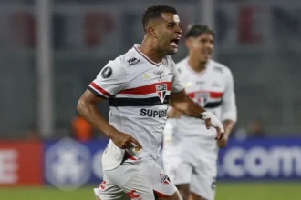 Alisson, em adeus emocionante ao são paulo, se declara à