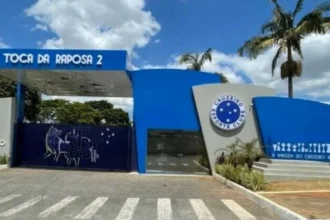 Muro da toca da raposa 2 do cruzeiro desaba em
