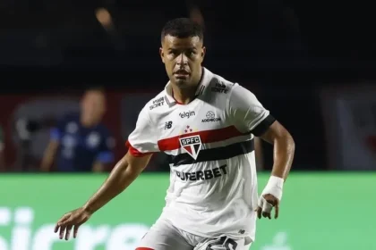 Alisson dispara indiretas enigmáticas após saída de crespo do são