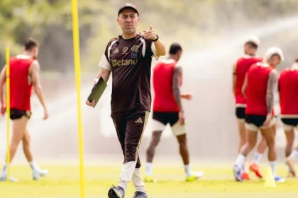 Leonardo jardim: reencontro polêmico com o cruzeiro pelo flamengo no