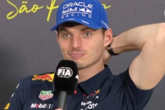 Max verstappen troca simulador de f1 por mario kart e