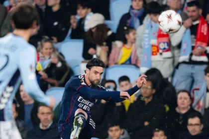 Endrick quebra jejum de gols com ‘frango’ bizarro de goleiro