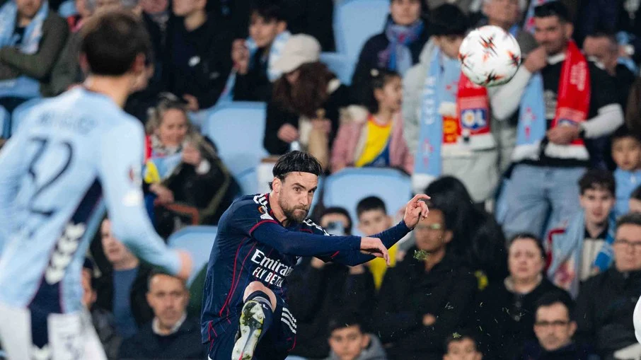 Endrick quebra jejum de gols com ‘frango’ bizarro de goleiro