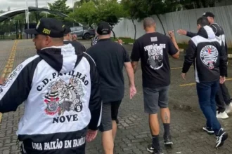 Torcidas organizadas do corinthians invadem ct joaquim grava e cobram