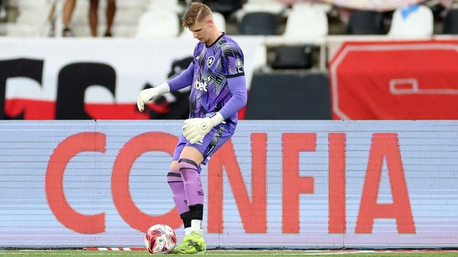 Crise no gol do botafogo: terceiro goleiro raul é escalação
