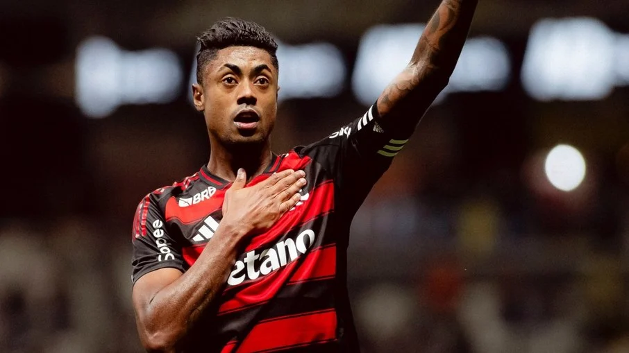 Bruno henrique desmente renovação com flamengo e chama notícias de
