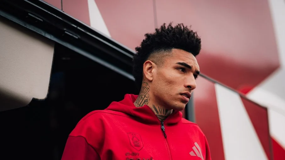 Decisão na liga europa: igor jesus, artilheiro do forest, tenta