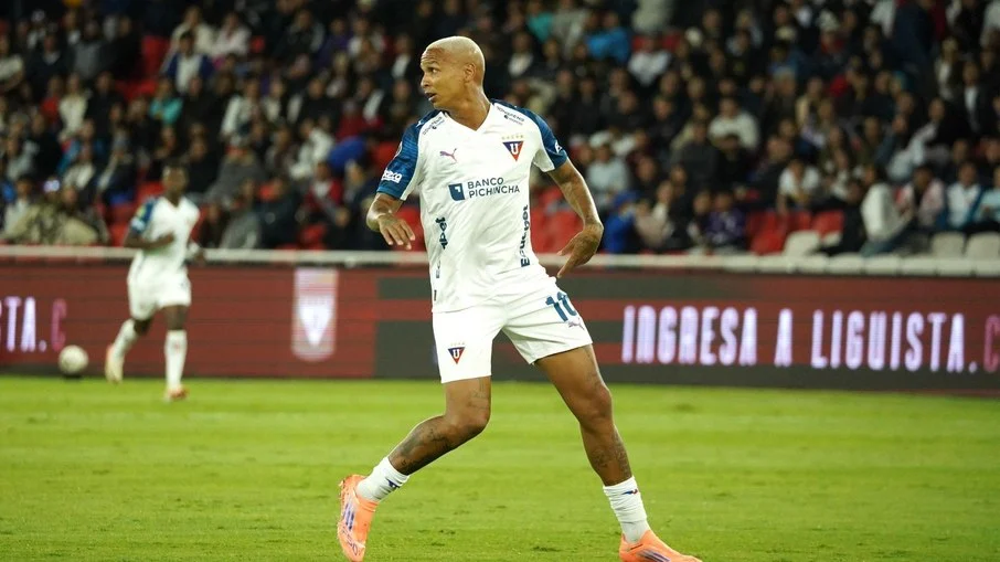 Deyverson brilha na ldu: atacante celebra boa fase e lidera