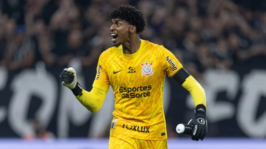 Hugo souza, goleiro do corinthians, é convocado para a seleção