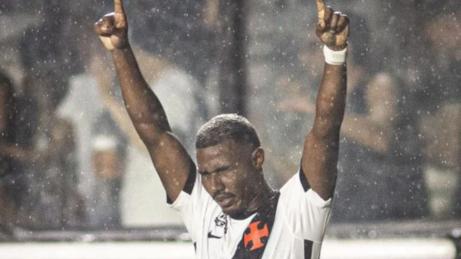 Com atuação de gala e duas assistências, cuiabano lidera vasco